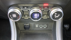 Renault Captur 1.3 TCE 130 Iconic 5dr Petrol Hatchback